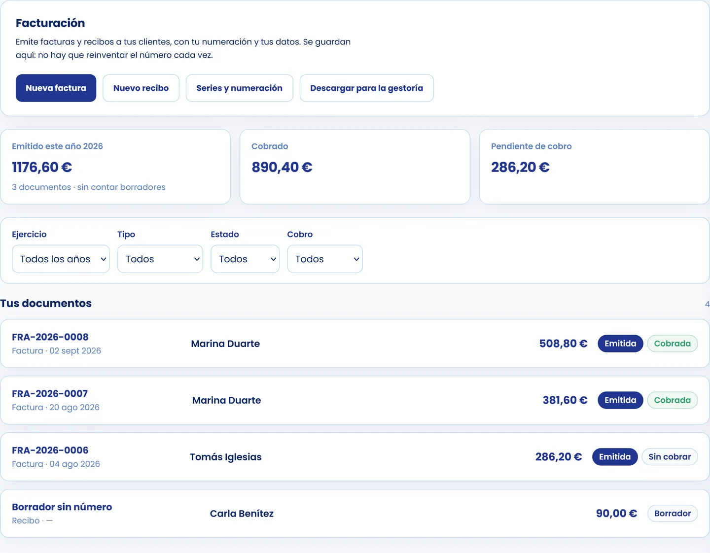 Vista Facturación de CoachPro Tools: lo emitido este año, lo cobrado y lo pendiente de cobro, los filtros y la lista de facturas y recibos con su estado